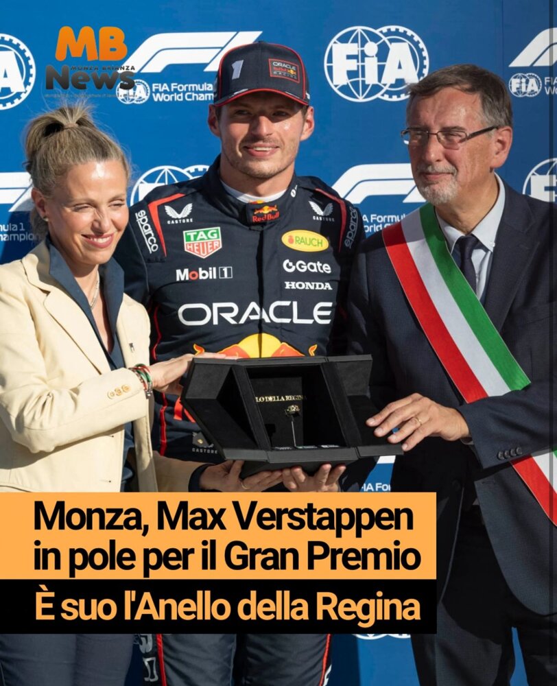 consegna anello a max.jpeg consegna anello a max.jpeg