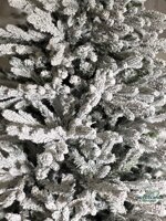 albero-di-natale-ultra-realistico-innevato