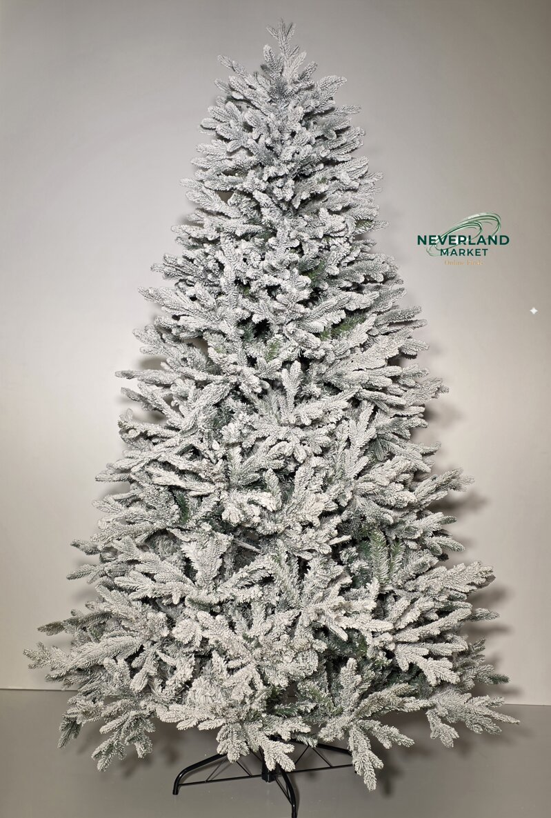 albero-di-natale-ultra-realistico-innevato