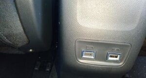 peugeot-208-business-nera-lavello-sedili.jpeg