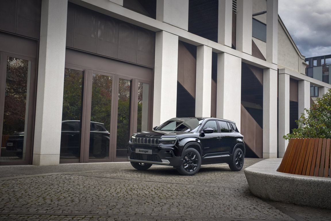 jeep-avenger-black-edition-ad-auto-lavello-(3).jpeg