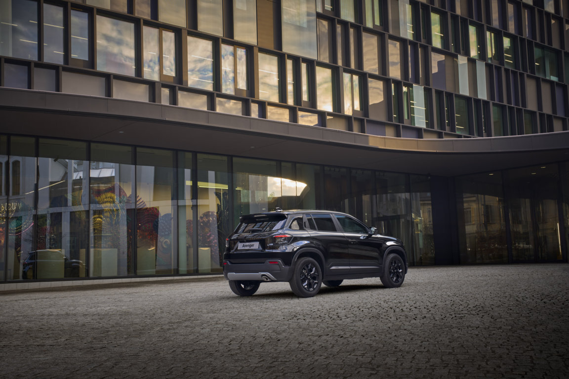 jeep-avenger-black-edition-ad-auto-lavello-(16).jpeg