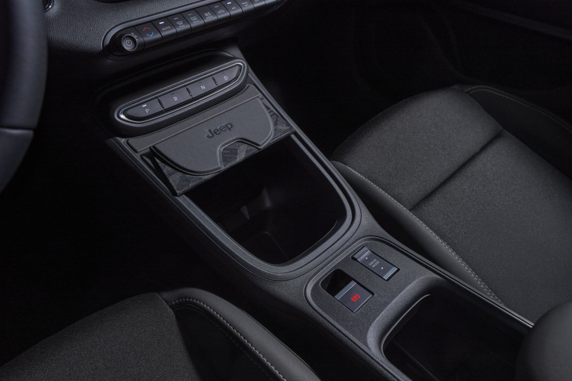 jeep-avenger-black-edition-ad-auto-lavello-(18).jpeg