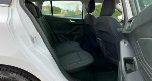 ford-focus-usata-ad-auto-lavello-faro.jpeg