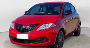 lancia-ypsilon-hybrid-usata-lavello-ad-auto-vista-posteriore.jpeg