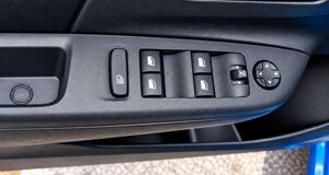 opel-corsa-edition-blu-ad-auto-lavello%20(9).jpeg