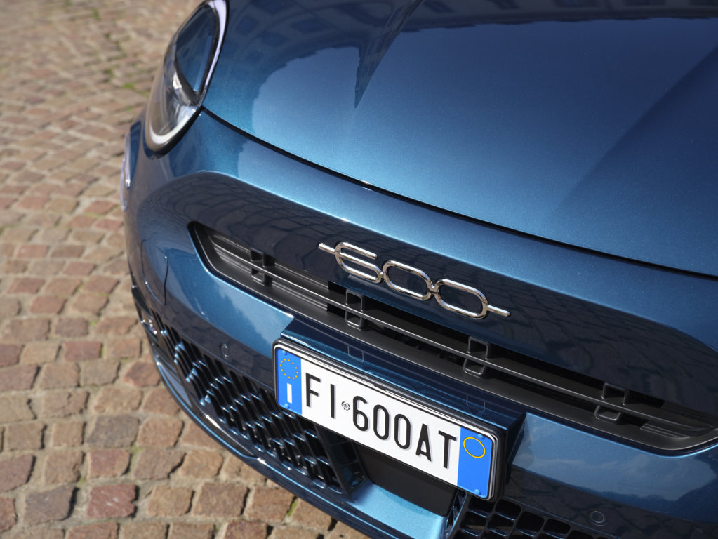 fiat-600-benzina-ad-auto-lavello-calandra.jpeg