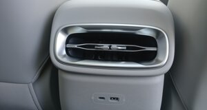 leapmotor-b-10-elettrica-ad-auto-lavello%20(26)%20(fileminimizer).jpeg