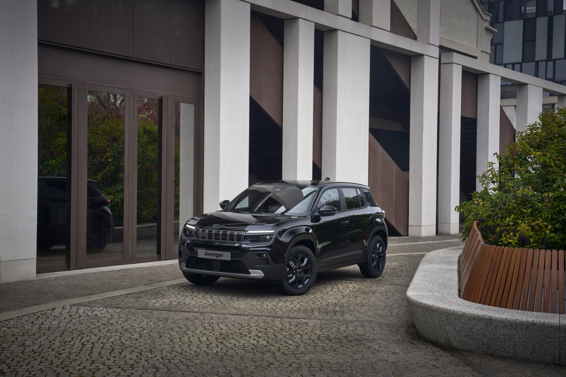 jeep-avenger-black-edition-ad-auto-lavello-(2).jpeg