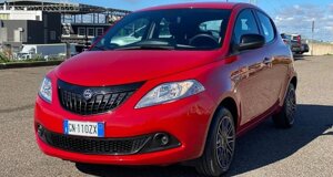 lancia-ypsilon-hybrid-usata-lavello-ad-auto-radio.jpeg