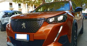peugeot-2008-hdi-usato-lavello-ad-auto-angolo-anteriore%20(fileminimizer).jpeg