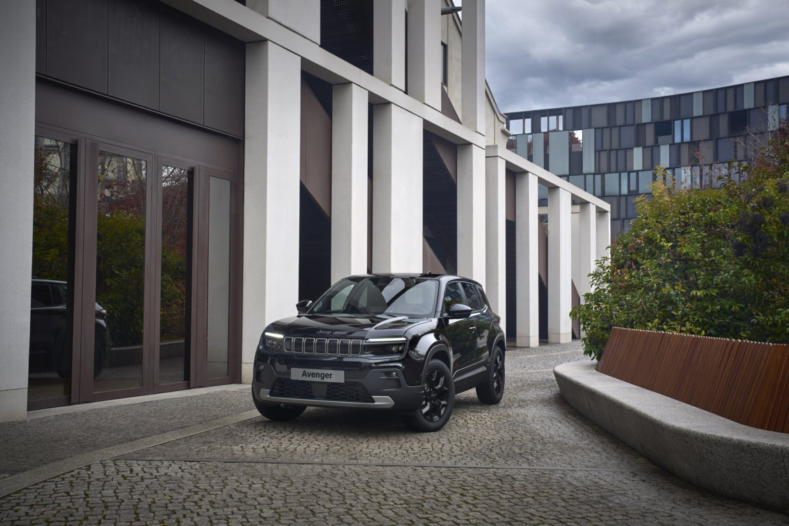 jeep-avenger-black-edition-ad-auto-lavello-(4).jpeg