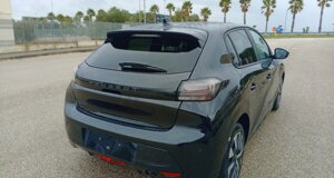 peugeot-208-business-nera-lavello-vista-posteriore.jpeg