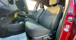 toyota-yaris-usata-lavello-ad-auto-sedile-guida.jpeg