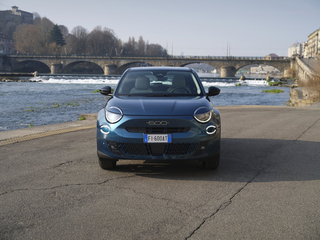 fiat-600-benzina-ad-auto-lavello-frontale.jpeg