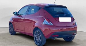 lancia-ypsilon-hybrid-usata-lavello-ad-auto-posteriore-angolare.jpeg