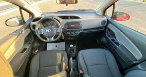 toyota-yaris-usata-lavello-ad-auto-posto-passeggero.jpeg