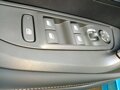 Peugeot 2008 Allure Nuova Blu - Comandi Elettrici I comandi elettrici per alzacristalli e specchietti sulla portiera del guidatore della Peugeot 2008