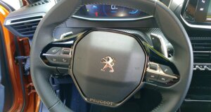 peugeot-2008-hdi-usato-lavello-ad-auto-fasce-paracolpi%20(fileminimizer).jpeg