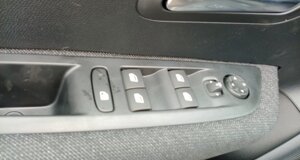 peugeot-208-business-nera-lavello-panoramica-interno.jpeg