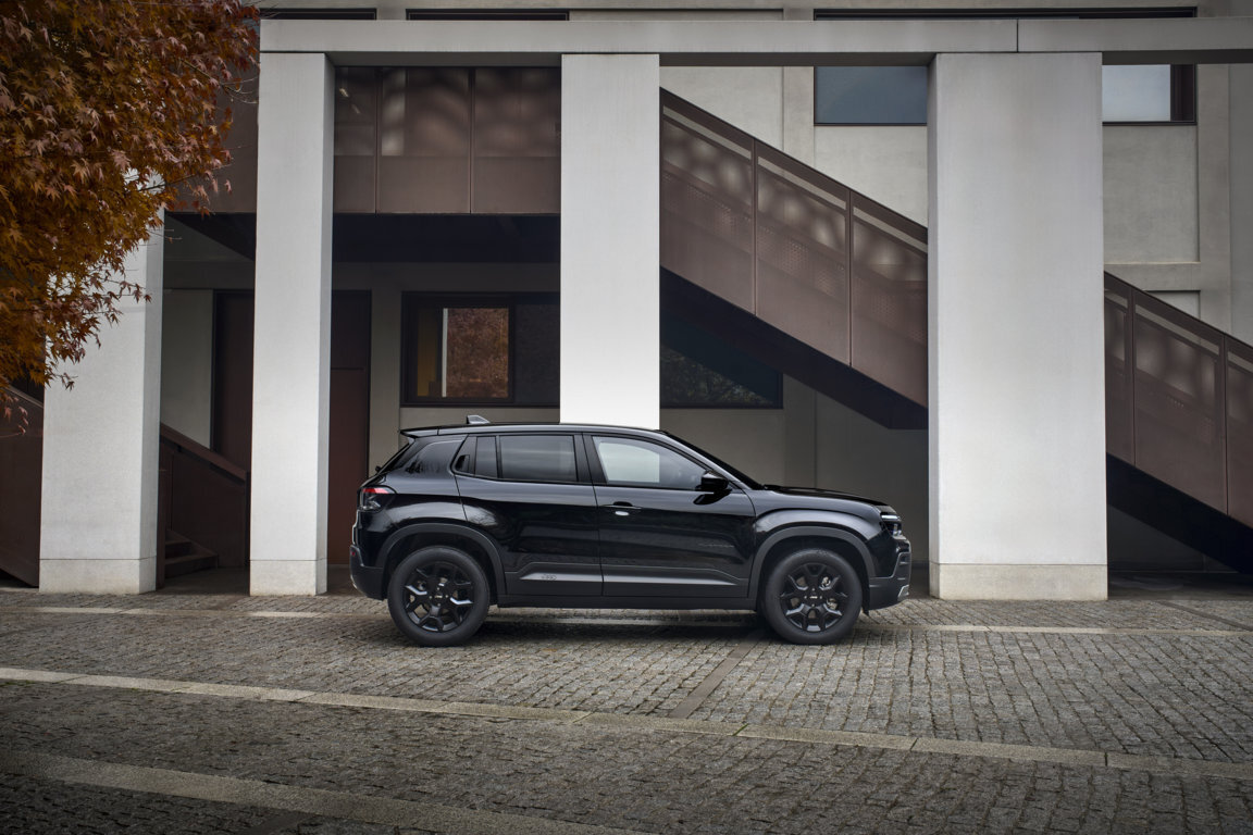 jeep-avenger-black-edition-ad-auto-lavello-(5).jpeg