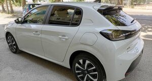 peugeot-208-ad-auto-lavello%20(3).jpeg