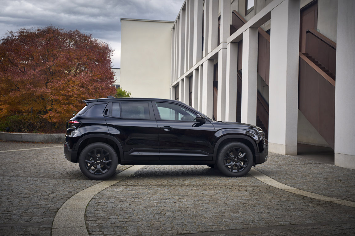 jeep-avenger-black-edition-ad-auto-lavello-(12).jpeg