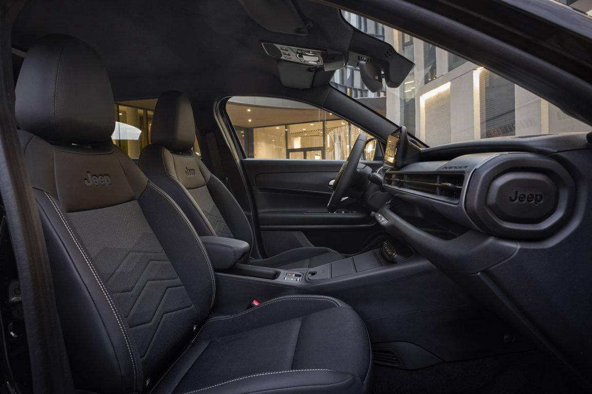 jeep-avenger-black-edition-ad-auto-lavello-(17).jpeg