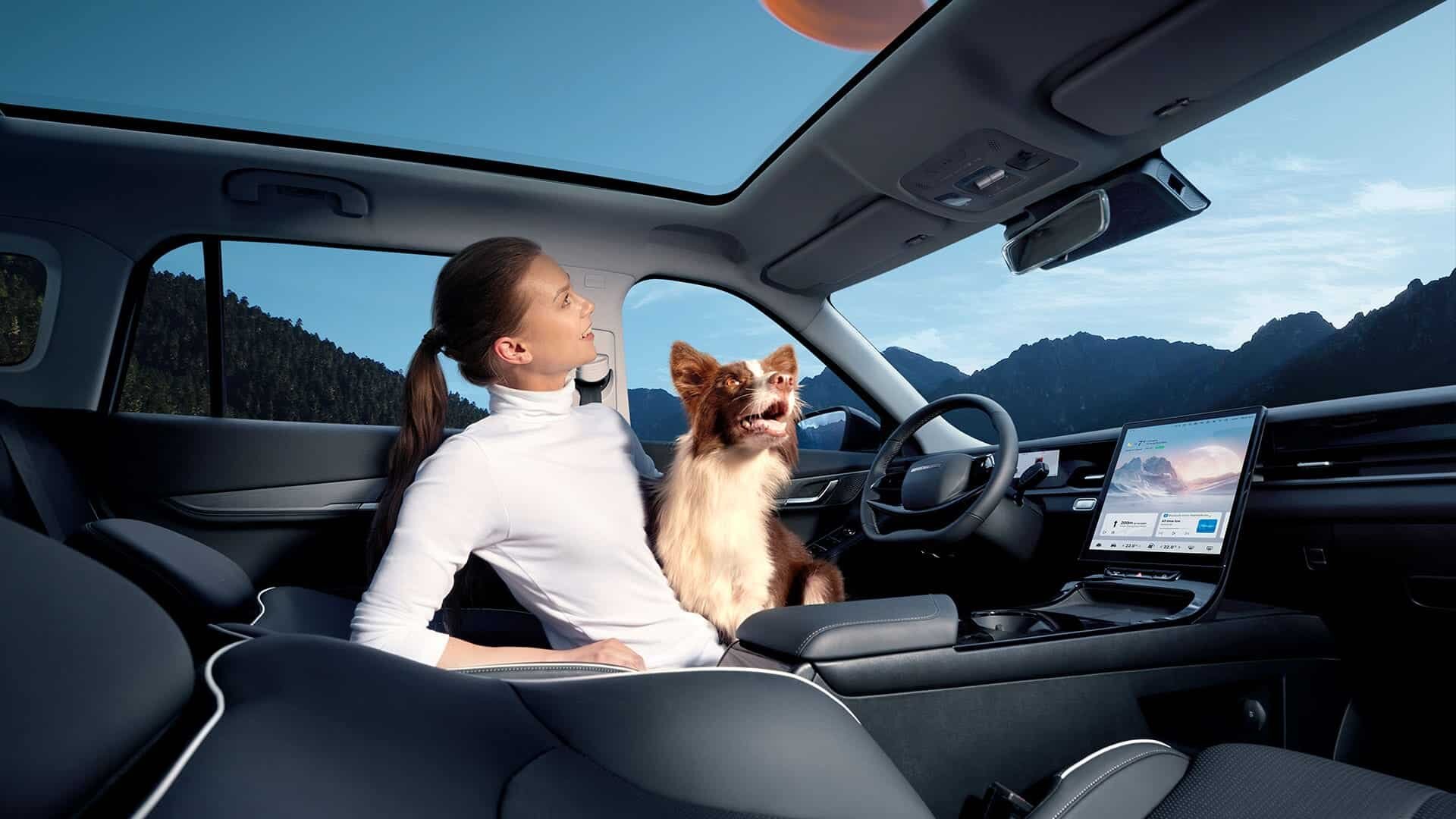 jaecoo-5-interni-spaziosi-con-donna-e-cane-a-bordo-lavello.jpeg jaecoo-5-interni-spaziosi-con-donna-e-cane-a-bordo-lavello.jpeg