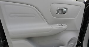 leapmotor-b-10-elettrica-ad-auto-lavello%20(13)%20(fileminimizer).jpeg