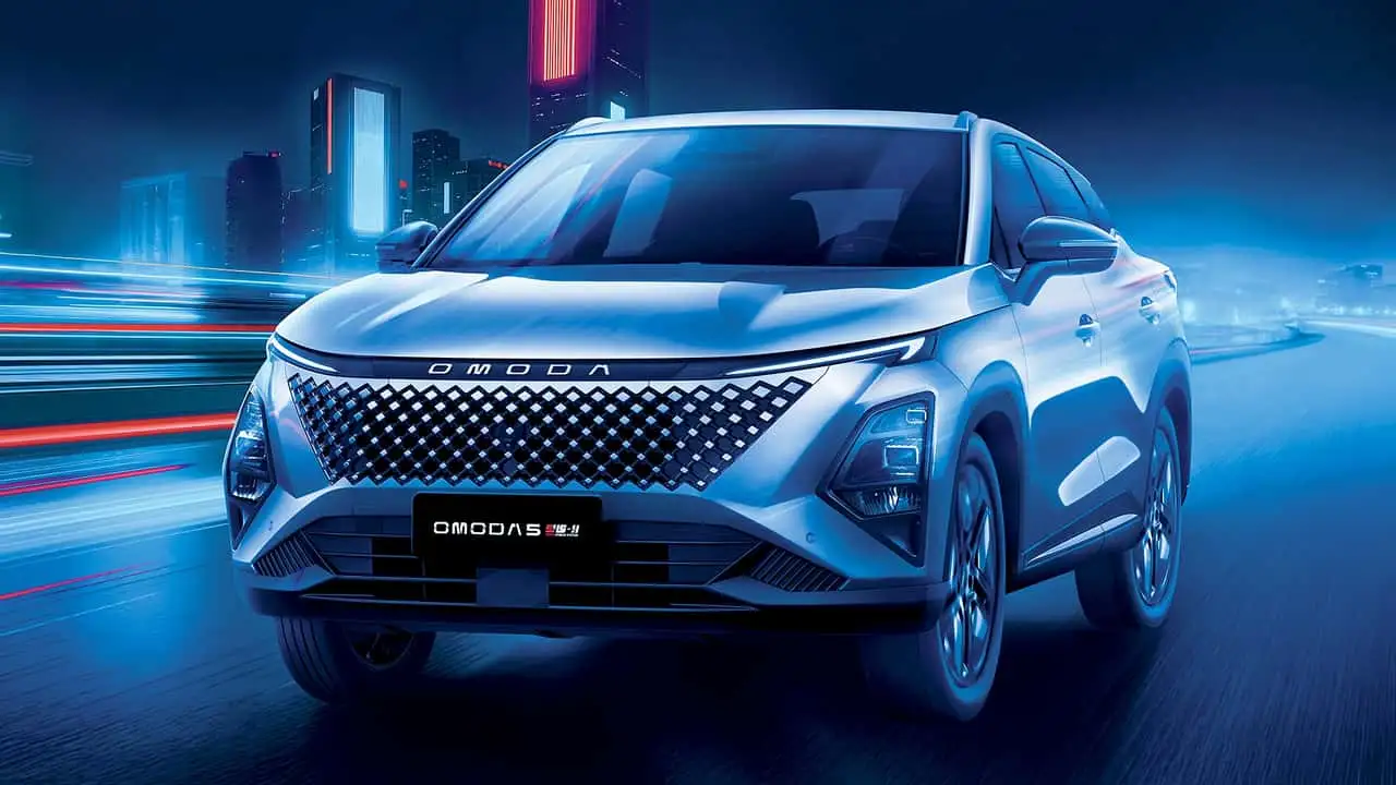 Debutta la versione full hybrid per Omoda 5: il listino e le dotazioni