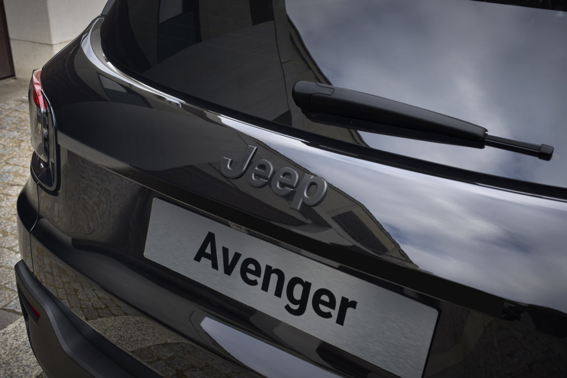 jeep-avenger-black-edition-ad-auto-lavello-(11).jpeg