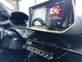 Peugeot 2008 Allure Nuova Blu - Radio e Display - Il display infotainment in alta risoluzione con radio e i comandi a pianoforte per le funzioni rapid