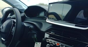 peugeot-208-business-nera-lavello-posto-guida.jpeg