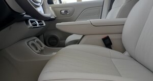leapmotor-b-10-reev-ad-auto-lavello%20(19).jpeg