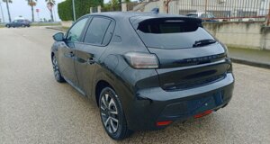 peugeot-208-business-nera-lavello-fronte-destro.jpeg