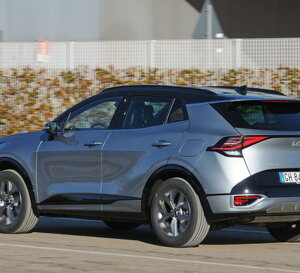 Nuova Kia Sportage: il design audace continua nel posteriore. Ammira lo stile e lo spazio del bagagl