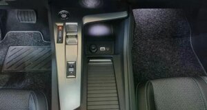 peugeot-308-usato-lavello-ad-auto-posto-guida-dettaglio.jpeg