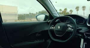 peugeot-208-business-nera-lavello-tetto.jpeg