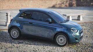 fiat-500-hybrid-torino-2025 (1).jpeg