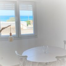 Sala privata vista mare per colazioni,pranzi,cene La Sala è privata e dotata di piatti, posate, bicchieri , macchina per caffè espresso.....
