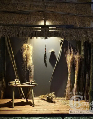 Ricostruzione attrezzi da lavoro preistorici.