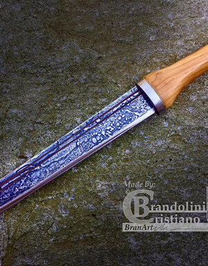 Scramasax longobardo, esemplare da esposizione, non battle ready. Lunghezza lama cm. 35.