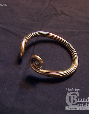 Armilla da braccio celta, realizzata in verga di bronzo. III secolo a.C.