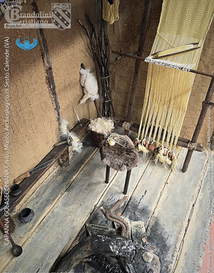 Ricostruzione di una porzione di capanna insubre golasecchiana (Prima età del Ferro).