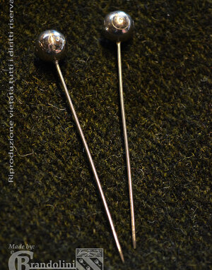 Spilloni da velo longobardi, realizzati in argento.