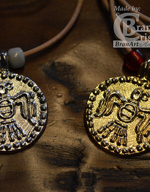 Pendenti realizzati per Society The Vikings, Felag The Vikings Italy. Lega di similoro e argento.