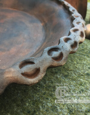 Piatto con decorazione a ditate/unghiate. Museo Archeologico ORMA, Pezzaze (BS).