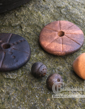 Fusarole e vaghi di collane. Museo Archeologico ORMA, Pezzaze (BS).