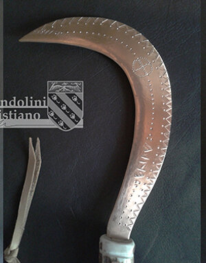 Falcetto druidico, realizzato in bronzo e corno di cervo. IV-II secolo a.C.